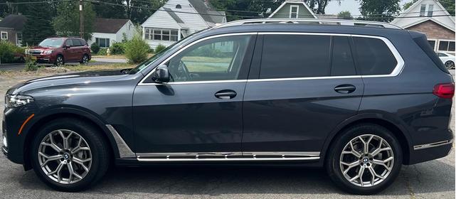Photo of 2021 Gray BMW X7