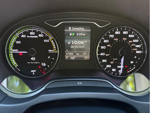 Photo of 2016 Gray Audi A3 e-tron