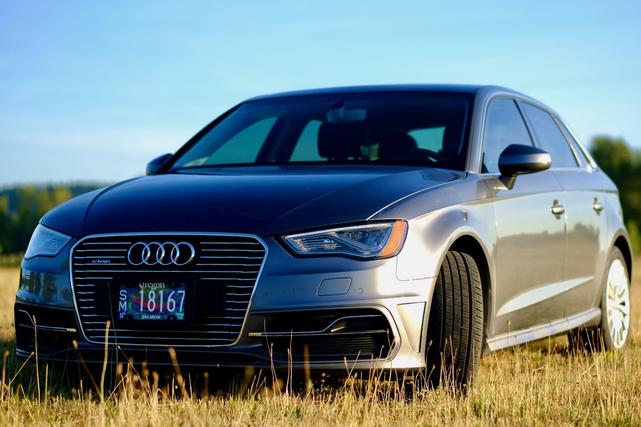 Photo of 2016 Gray Audi A3 e-tron