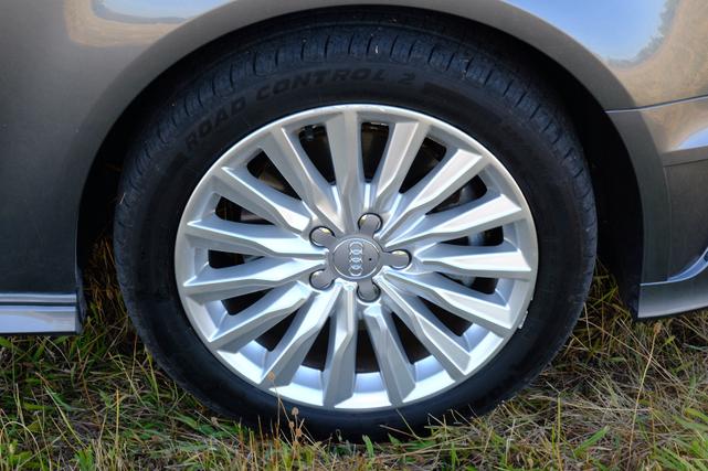 Photo of 2016 Gray Audi A3 e-tron