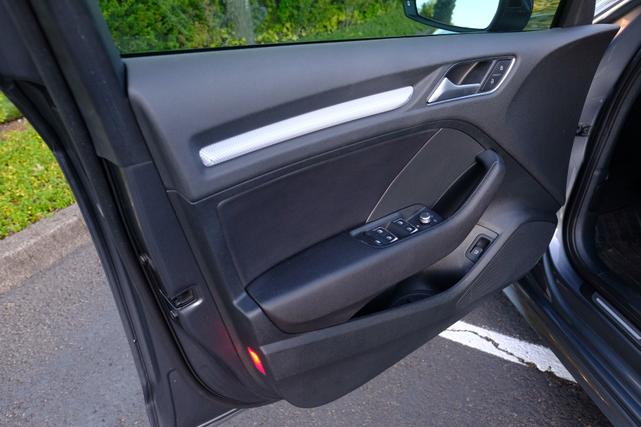 Photo of 2016 Gray Audi A3 e-tron