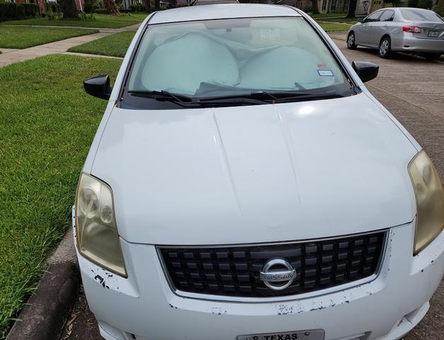 Photo of 2008 White Nissan Sentra