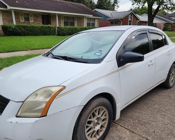Photo of 2008 White Nissan Sentra