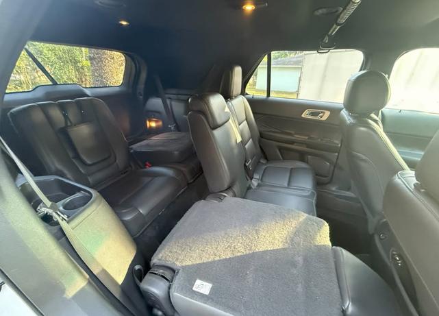 Photo of 2015 White Ford Explorer