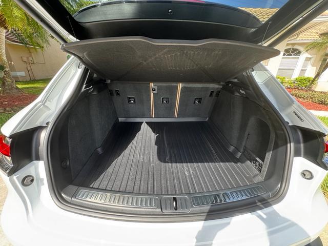 Photo of 2024 White Porsche Macan