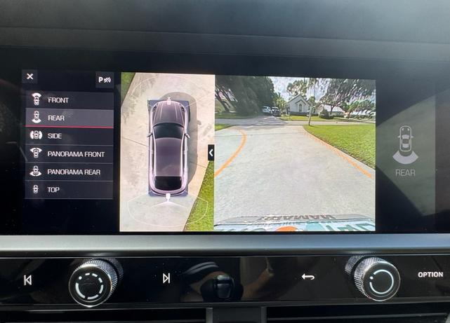 Photo of 2024 White Porsche Macan