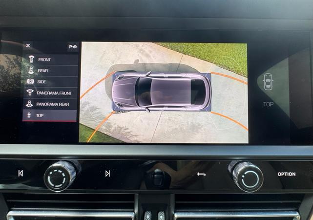 Photo of 2024 White Porsche Macan