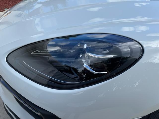 Photo of 2024 White Porsche Macan