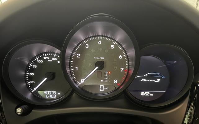 Photo of 2024 White Porsche Macan