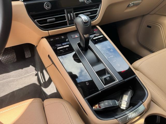 Photo of 2024 White Porsche Macan