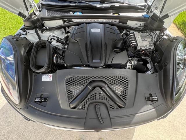 Photo of 2024 White Porsche Macan