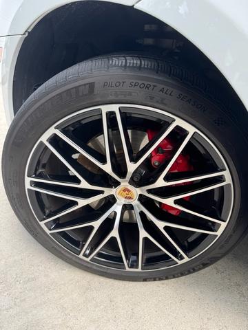 Photo of 2024 White Porsche Macan