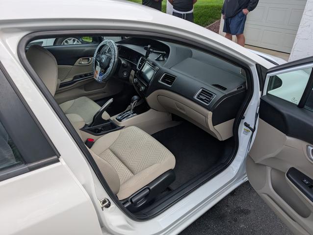 Photo of 2015 White Honda Civic