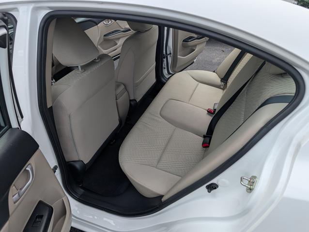Photo of 2015 White Honda Civic