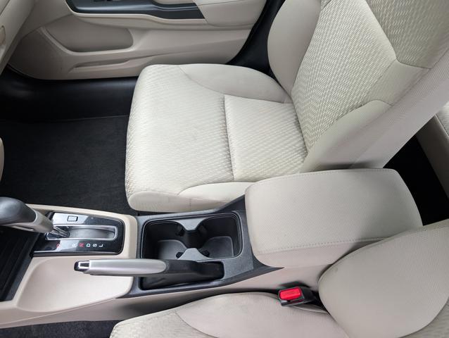 Photo of 2015 White Honda Civic