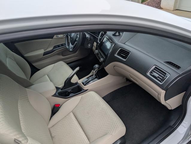 Photo of 2015 White Honda Civic