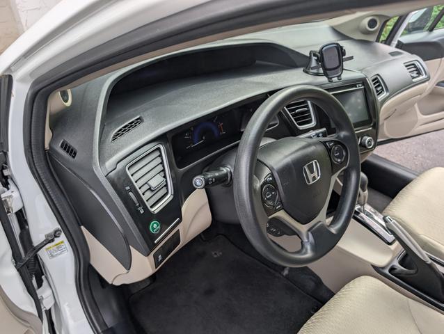 Photo of 2015 White Honda Civic