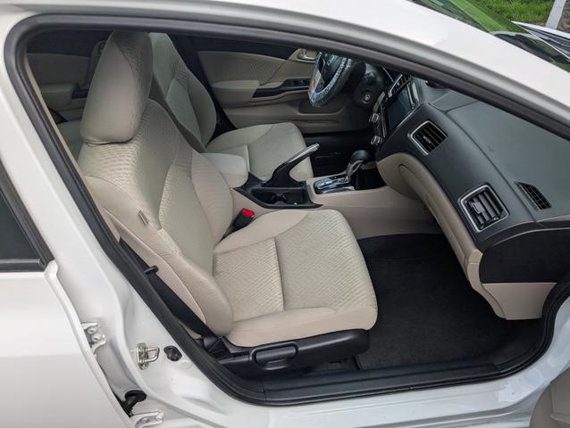 Photo of 2015 White Honda Civic