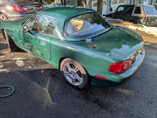 Photo of 2001 Green Mazda MX-5 Miata