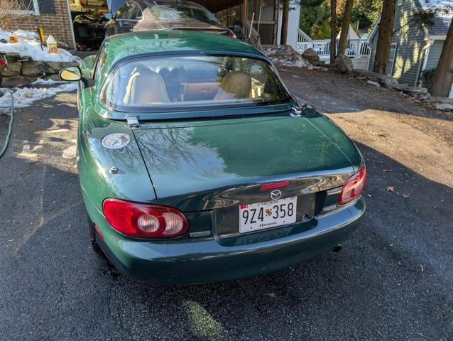 Photo of 2001 Green Mazda MX-5 Miata