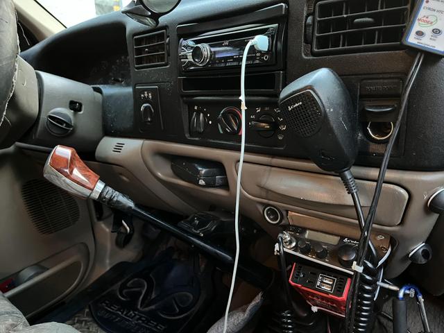 Photo of 2001 Black Ford F-250