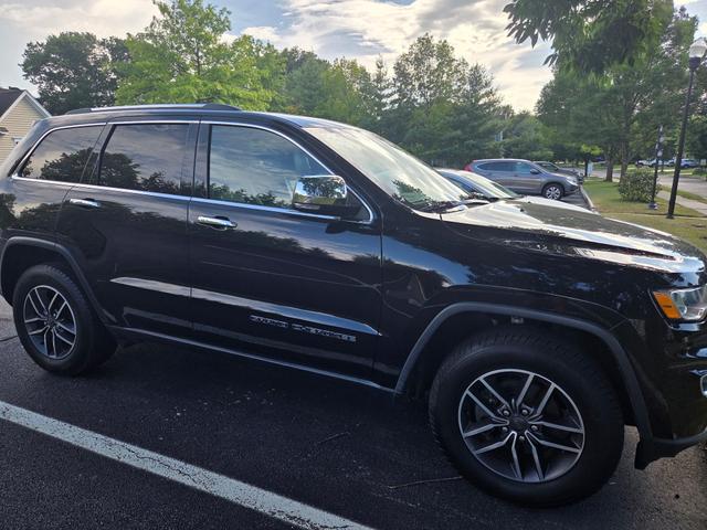 Photo of 2019 Black Jeep Grand Cherokee