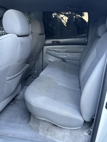 Photo of 2006 White Toyota Tacoma