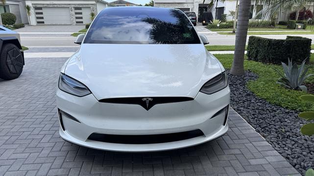 Photo of 2022 White Tesla Model X