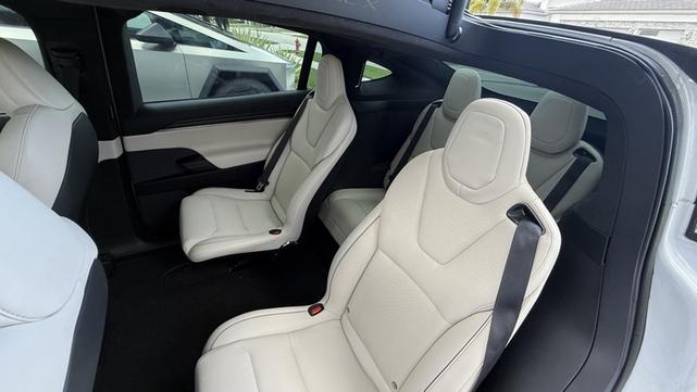 Photo of 2022 White Tesla Model X