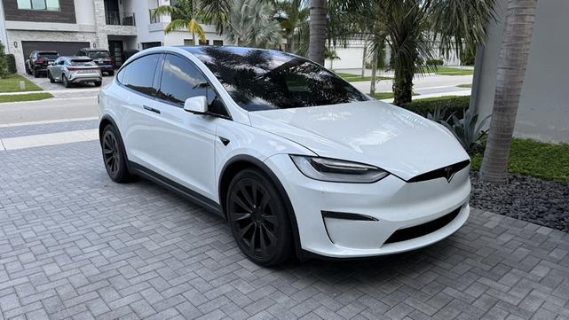 Photo of 2022 White Tesla Model X