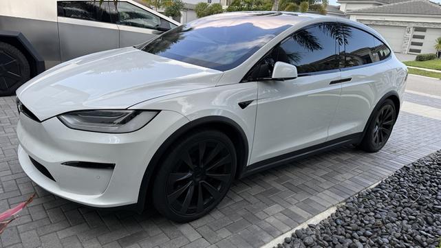 Photo of 2022 White Tesla Model X