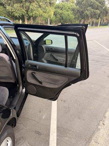 Photo of 2003 Black Volkswagen Jetta