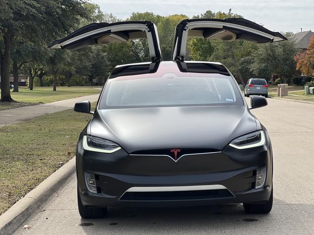 Photo of 2017 White Tesla Model X