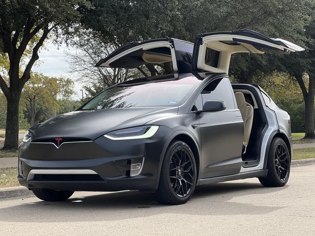 Photo of 2017 White Tesla Model X