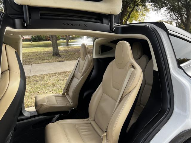 Photo of 2017 White Tesla Model X