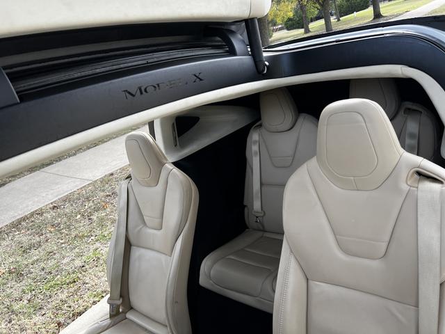 Photo of 2017 White Tesla Model X