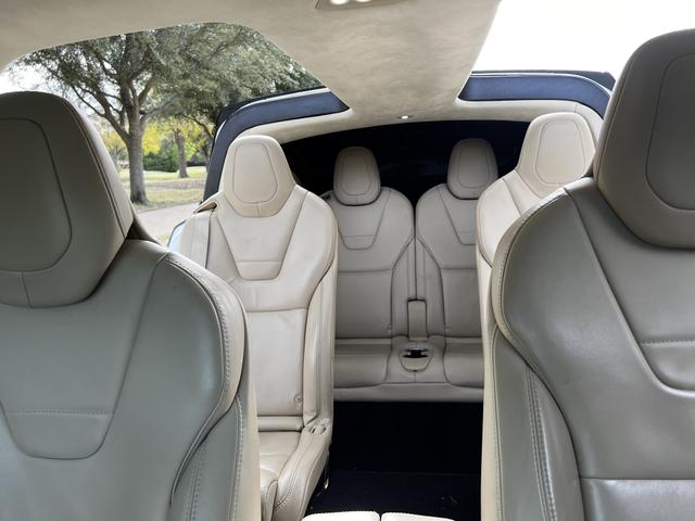 Photo of 2017 White Tesla Model X