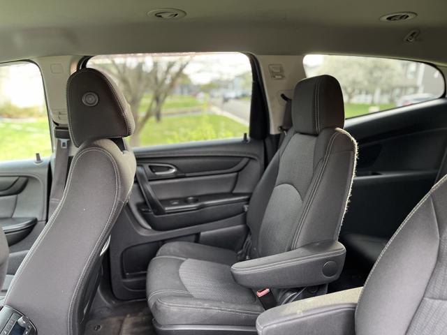 Photo of 2015 Silver Chevrolet Traverse