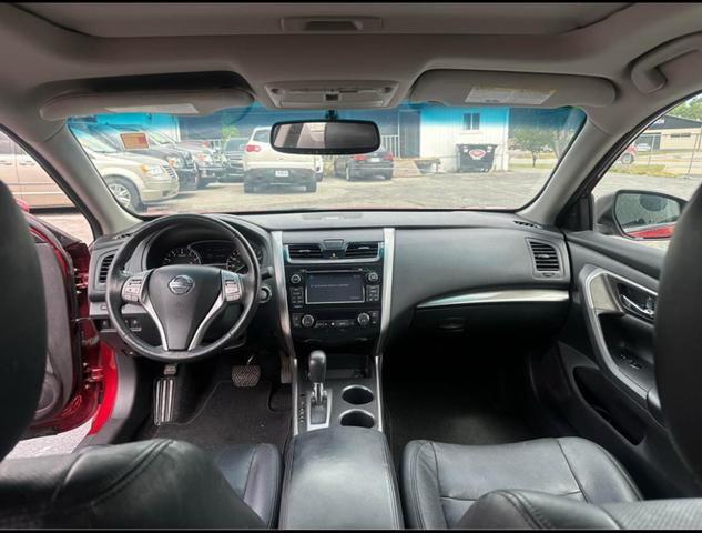 Photo of 2015 Red Nissan Altima