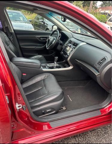 Photo of 2015 Red Nissan Altima