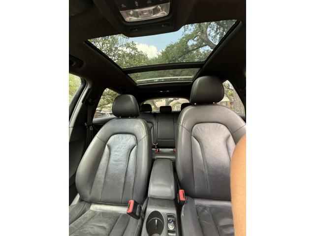 Photo of 2015 White Audi Q3
