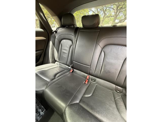 Photo of 2015 White Audi Q3