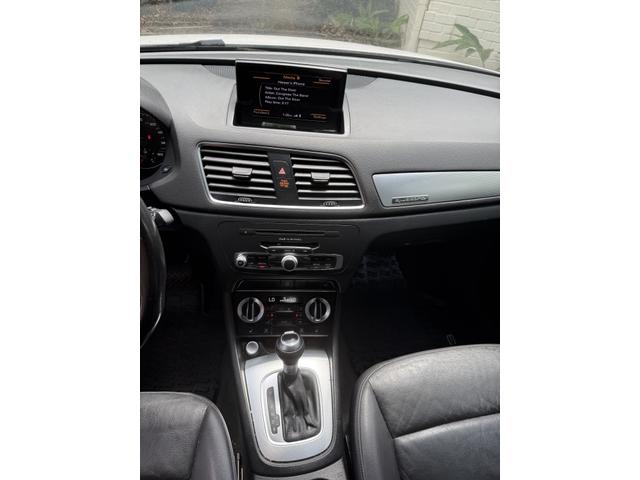 Photo of 2015 White Audi Q3