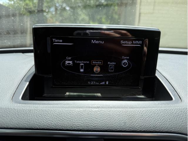 Photo of 2015 White Audi Q3