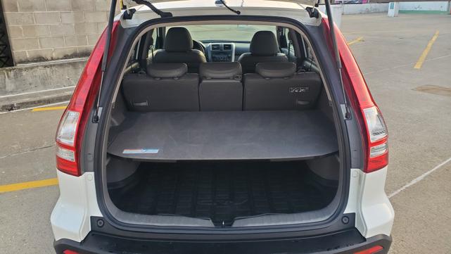 Photo of 2008 White Honda CR-V
