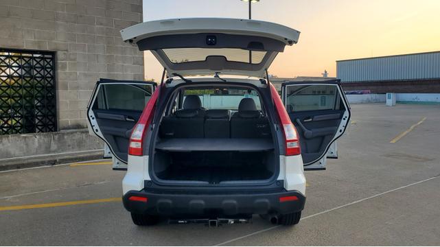 Photo of 2008 White Honda CR-V