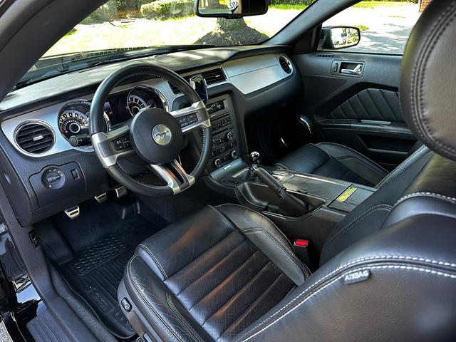 Photo of 2013 Black Ford Mustang