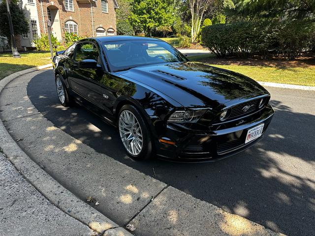 Photo of 2013 Black Ford Mustang
