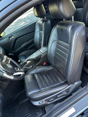 Photo of 2013 Black Ford Mustang