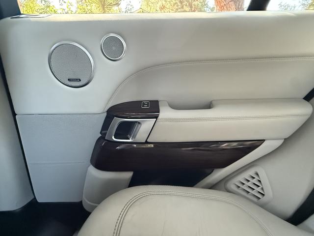 Photo of 2016 Blue Land Rover Range Rover